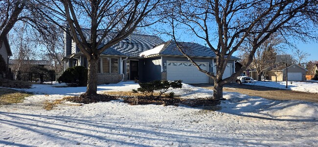 9231 Queens Garden N in Minneapolis, MN - Building Photo - Building Photo