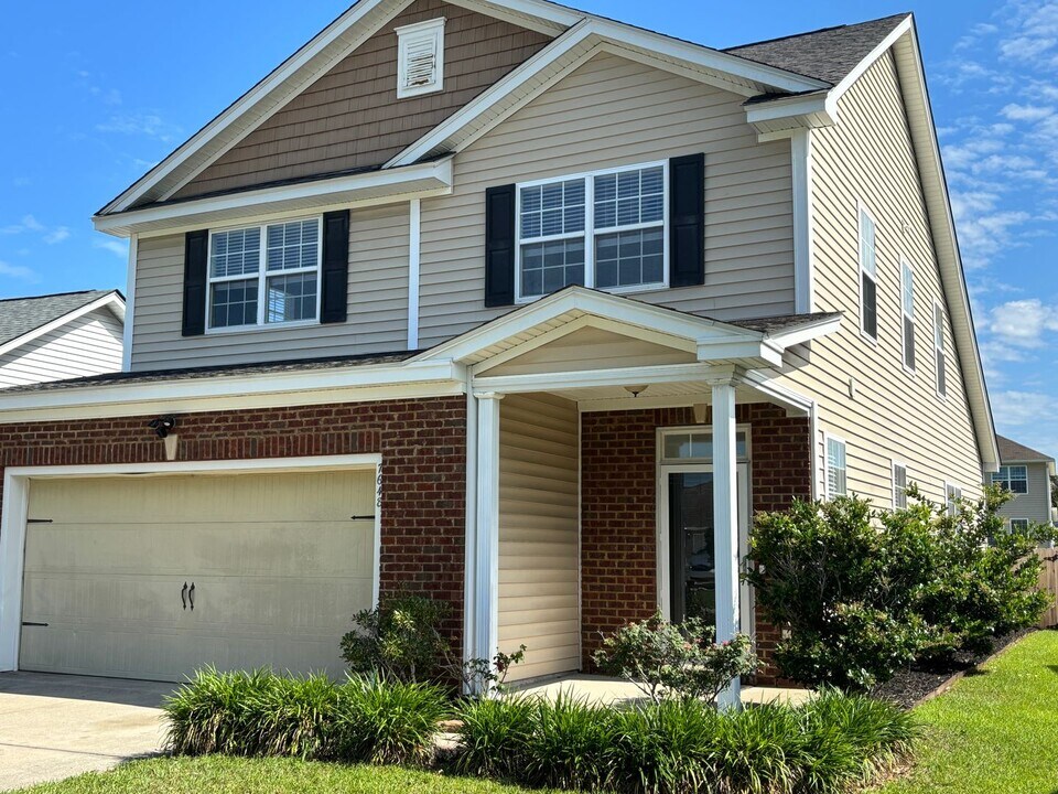 7648 Eagle Lake Rd in North Charleston, SC - Building Photo