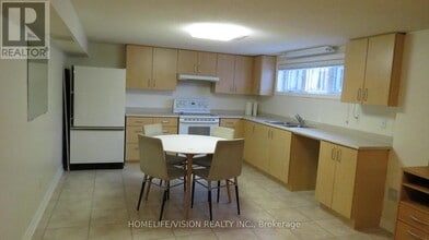 12 Burleigh Heights Dr in Toronto, ON - Building Photo - Building Photo