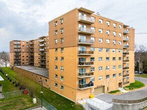 Parkdale Place in London, ON - Building Photo - Building Photo