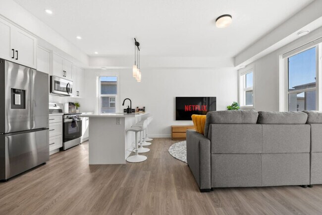2117-2181 81 St S W in Calgary, AB - Building Photo - Building Photo