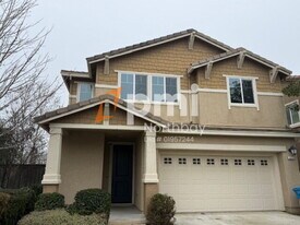 1275 Dartmouth Cir in Dixon, CA - Building Photo