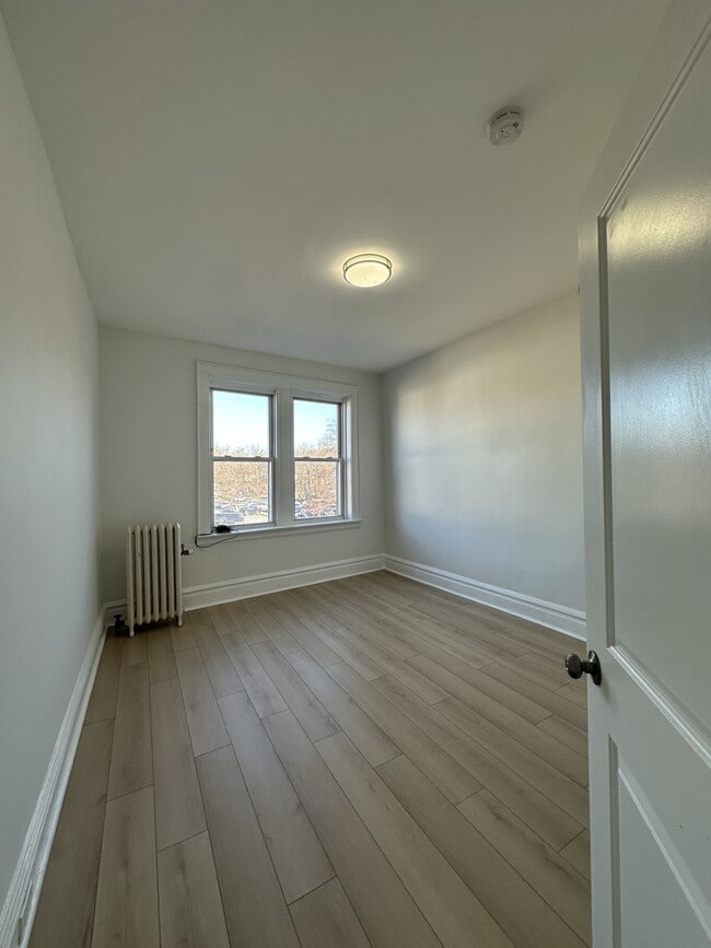 319 Bloomfield Ave, Unit 325 Bloomfield ave Unit C in Caldwell, NJ - Building Photo - Building Photo