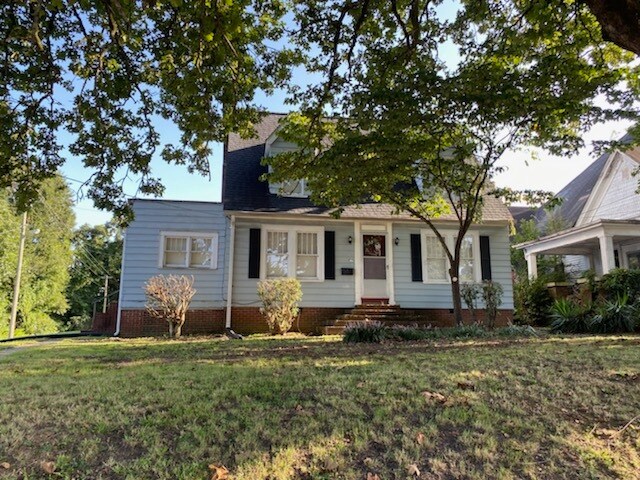 126 Tallulah Street in Toccoa, GA - Building Photo