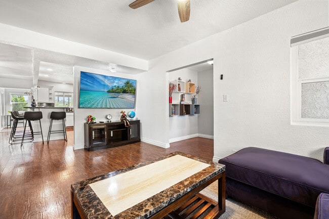 property at 1250 Stratford Ln