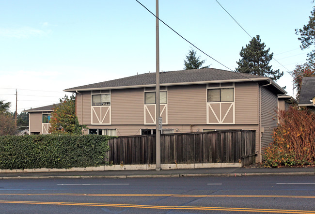 Plaza 12 Apartments in Tacoma, WA - Building Photo - Building Photo