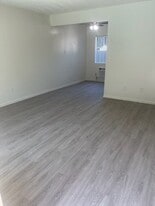 2232 E Lenita Ln, Unit B in Santa Ana, CA - Building Photo