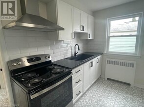 11-11 Sheridan St in Brantford, ON - Building Photo - Building Photo