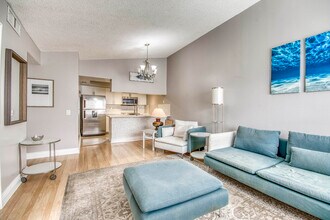 619 Waterside Dr in Hypoluxo, FL - Building Photo - Building Photo