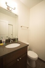 2253 N Janssen Ave in Chicago, IL - Building Photo - Building Photo