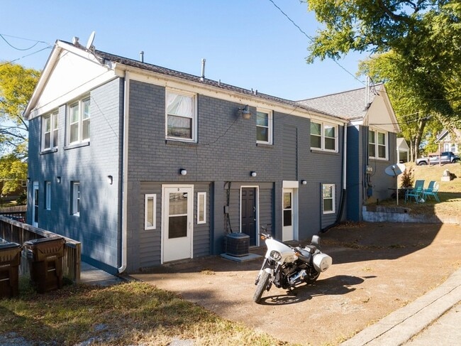 1010 Carolyn Ave in Nashville, TN - Building Photo - Building Photo