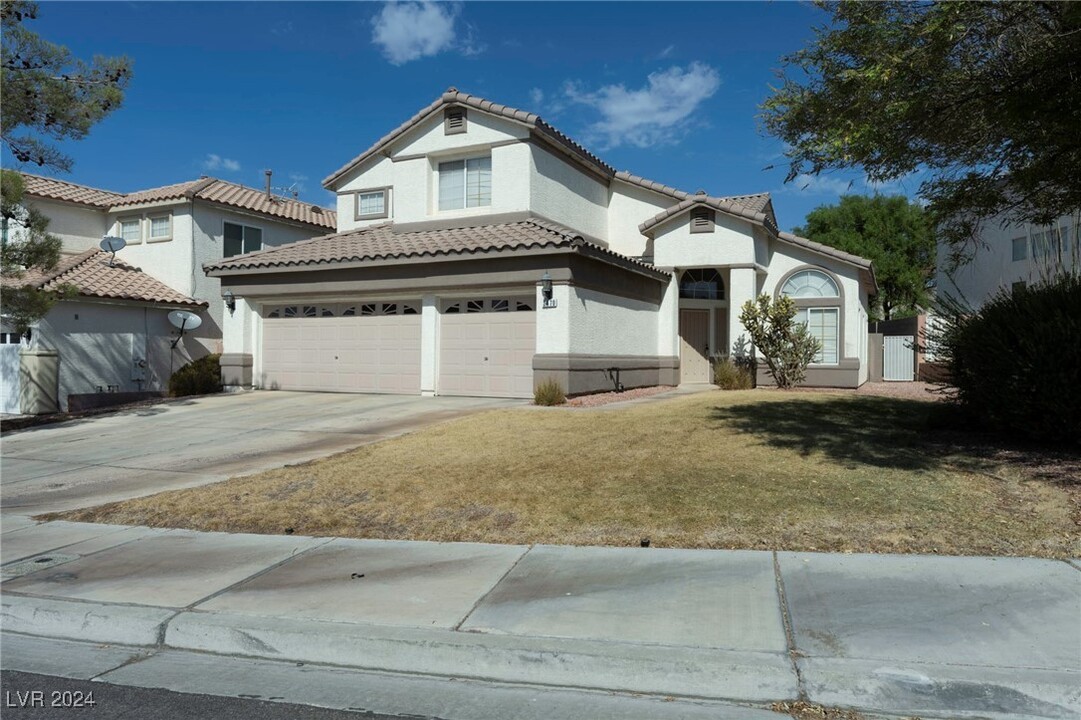 2470 Cedar Meadows St in Henderson, NV - Building Photo