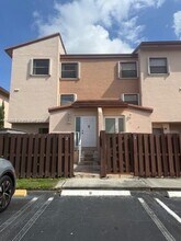 515 W Park Dr in Miami, FL - Building Photo - Building Photo