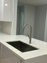 6859 SW 37th St in Miami, FL - Foto de edificio - Building Photo