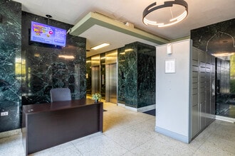 Oglesby Towers Apartments in Chicago, IL - Building Photo - Lobby