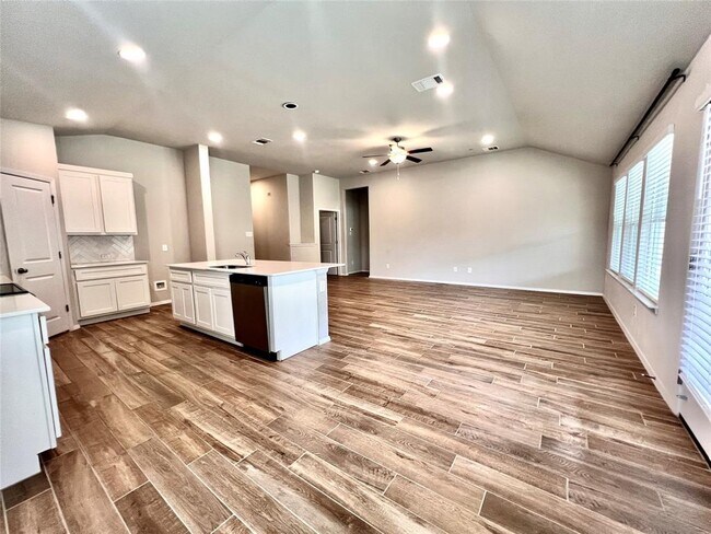 7811 Dakota Cir in Lago Vista, TX - Building Photo - Building Photo