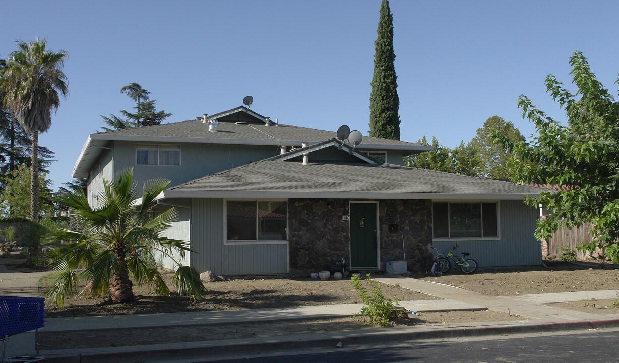 630,640 Southwood Dr in Brentwood, CA - Building Photo