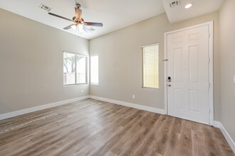 7682 Gentle Grazer St in Las Vegas, NV - Building Photo - Building Photo