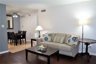 2250 Bering Dr in Houston, TX - Building Photo