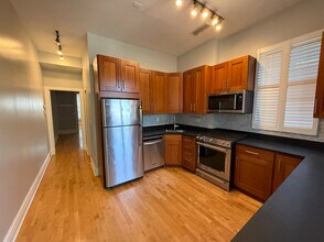 2024 N Clifton Ave in Chicago, IL - Building Photo - Building Photo