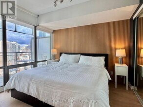 22 Wellesley St E in Toronto, ON - Building Photo - Building Photo