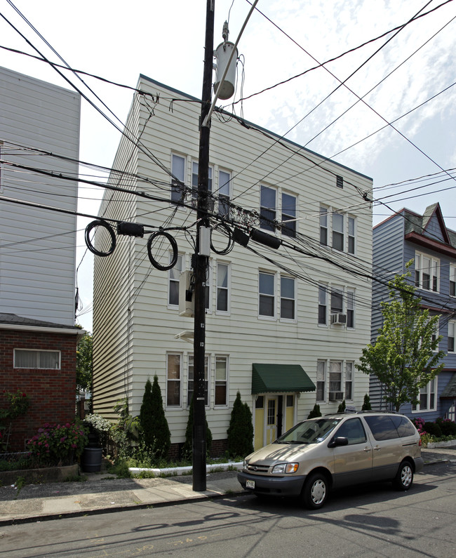 91 Terhune Ave in Jersey City, NJ - Building Photo - Building Photo