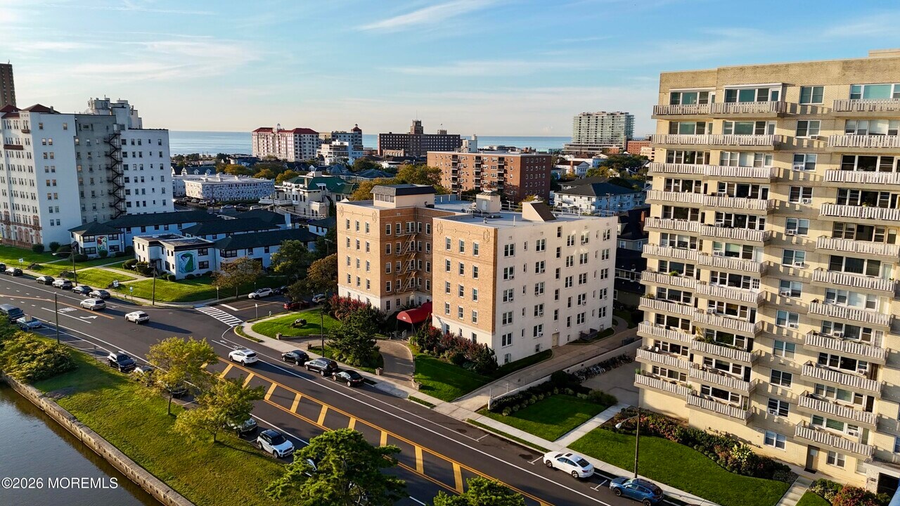 500 Deal Lake Dr in Asbury Park, NJ - Building Photo