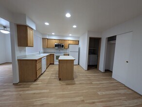 2983 Lowren Loop in Port Orchard, WA - Building Photo - Building Photo