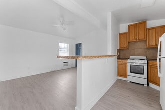 1141 NE 23rd Ter in Pompano Beach, FL - Foto de edificio - Building Photo