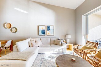 350 Robin Hood Cir in Naples, FL - Building Photo - Building Photo