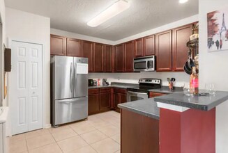 8201 Green Parrot Road, Unit 308 in Jacksonville, FL - Building Photo - Building Photo