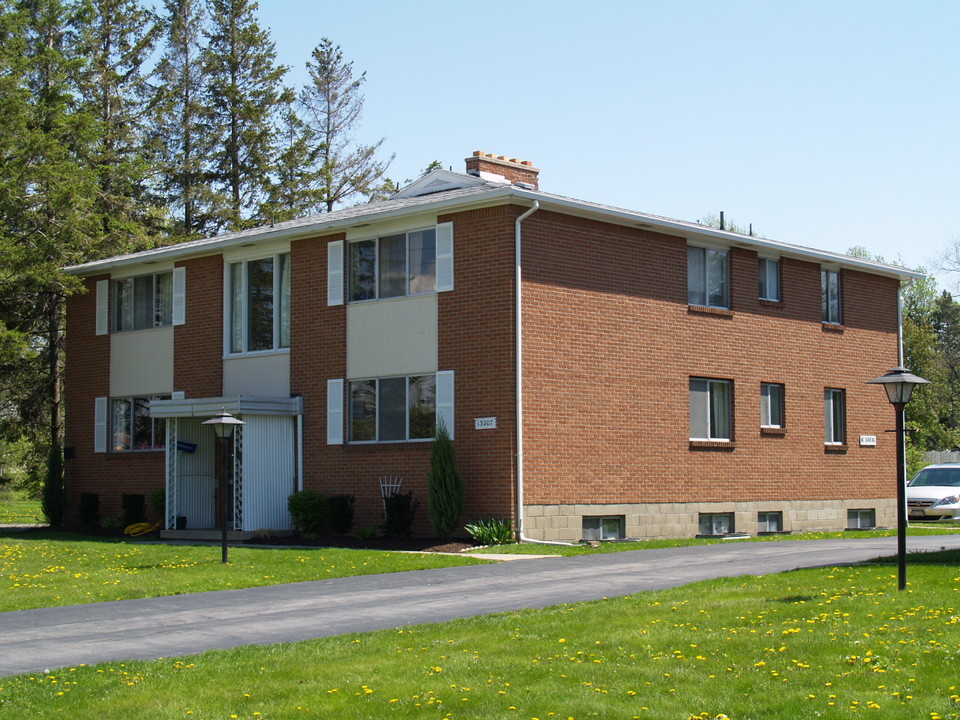 13205 Park St in Alden, NY - Building Photo