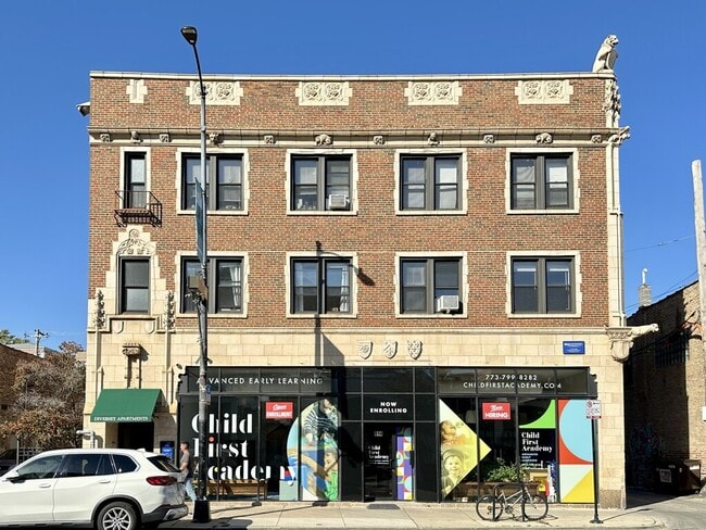 property at 821 W Diversey Pkwy