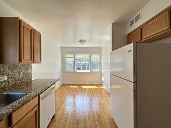 5534 N Campbell Ave, Unit A02W in Chicago, IL - Building Photo - Building Photo