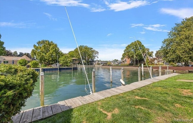 37697 Mast Ct in Harrison Township, MI - Building Photo - Building Photo