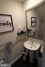 43197 Mongold Square in Ashburn, VA - Foto de edificio - Building Photo