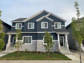 9821-9107 107 Ave in Morinville, AB - Building Photo