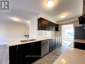 107 Kyanite Ln in Ottawa, ON - Building Photo - Building Photo