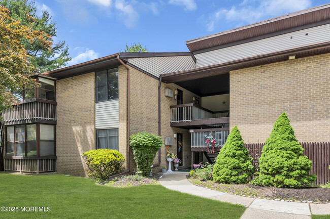 30 Meadow Green Cir in Englishtown, NJ - Building Photo - Building Photo