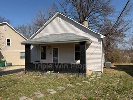 123 W Thornton Ave in Webster Groves, MO - Building Photo