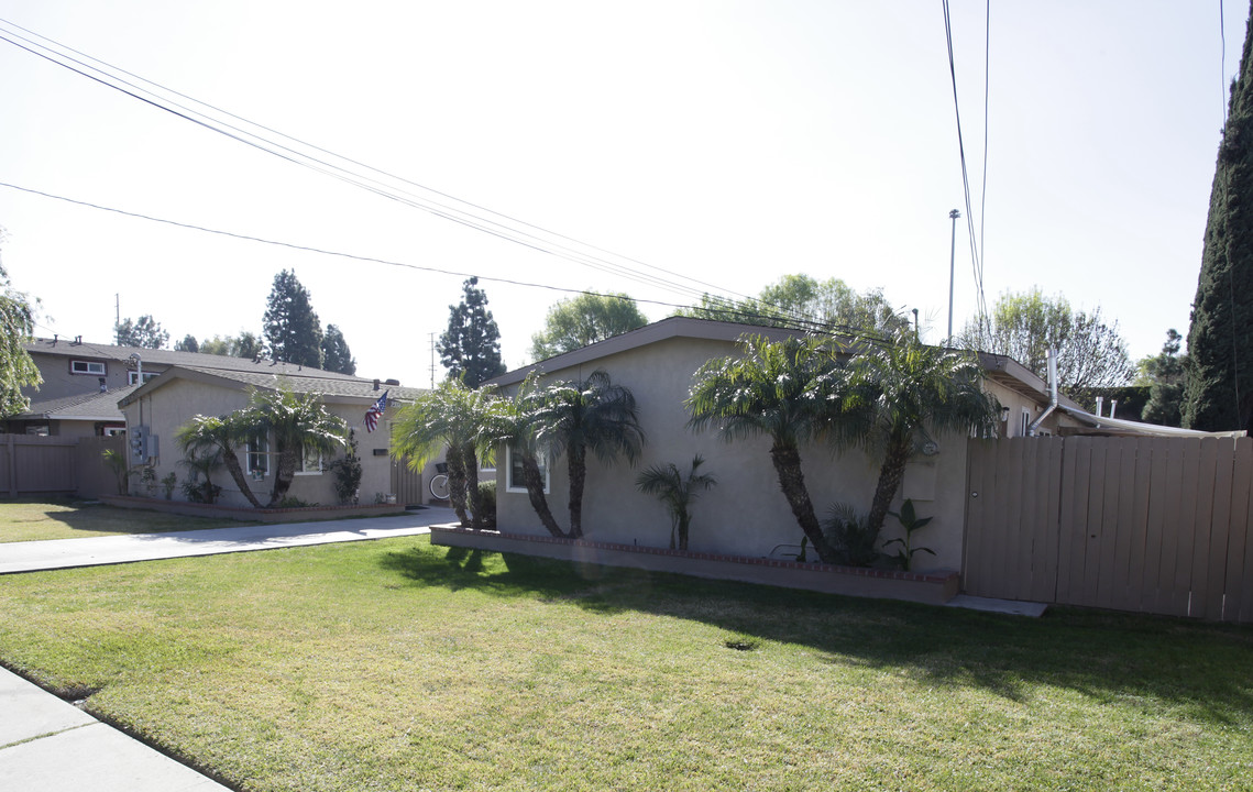 2334-2346 Roberta Ave in Fullerton, CA - Building Photo