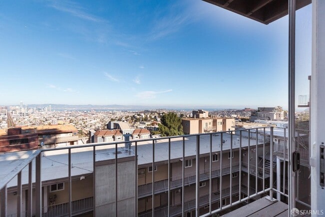646 Corbett Ave in San Francisco, CA - Building Photo - Building Photo