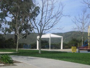 11342 Village Ridge Rd in San Diego, CA - Foto de edificio - Building Photo
