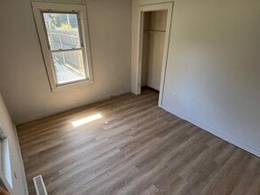 24 Washburn St, Unit A in Weymouth, MA - Foto de edificio - Building Photo