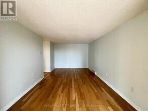 95 Base Line Rd W in London, ON - Building Photo - Building Photo