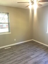 1164 S Oak Park Dr in Springfield, MO - Foto de edificio - Building Photo