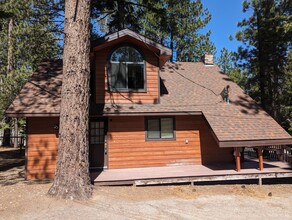 614 Glorene Ave in South Lake Tahoe, CA - Foto de edificio - Building Photo