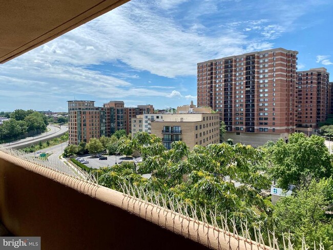 1301 N Courthouse Rd in Arlington, VA - Building Photo - Building Photo