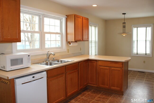 property at 6 Sunnyside E Rd