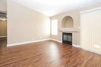 925 Sunnyfield Way in Henderson, NV - Building Photo - Building Photo